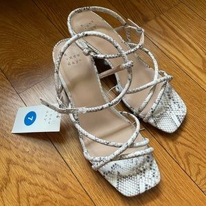NWT Bella snake print sandals sz 7 - A New Day